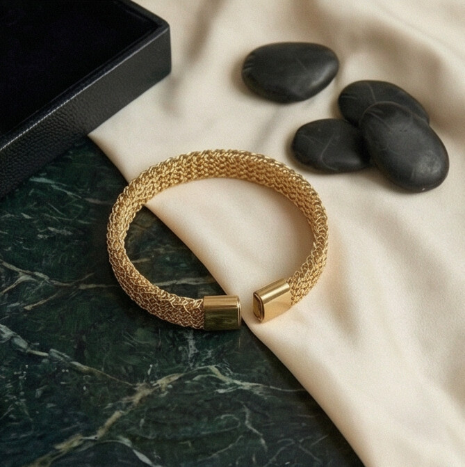 Astra Bangle