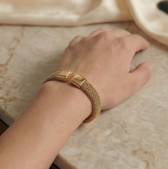 Astra Bangle