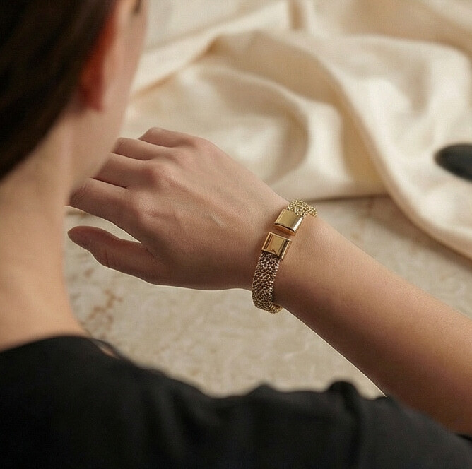 Astra Bangle