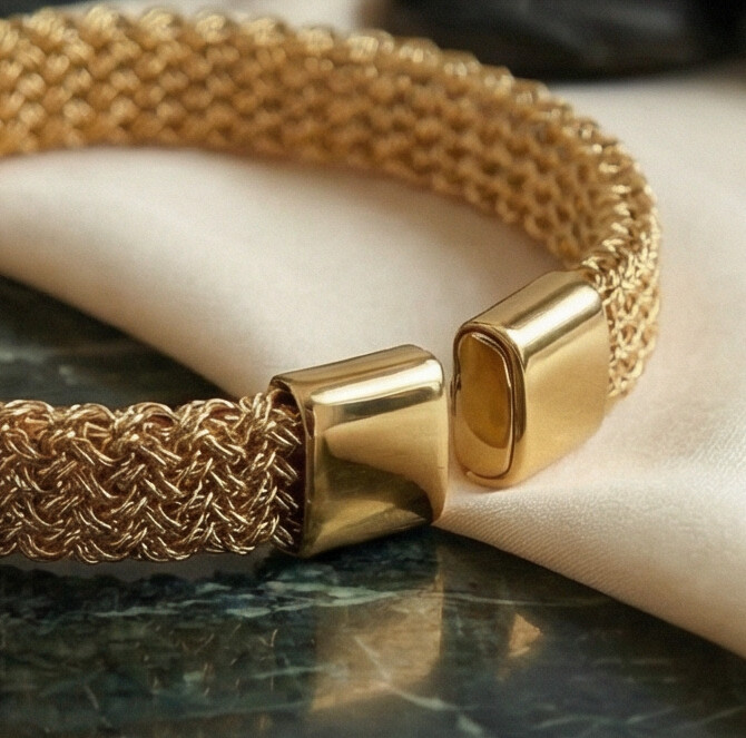 Astra Bangle