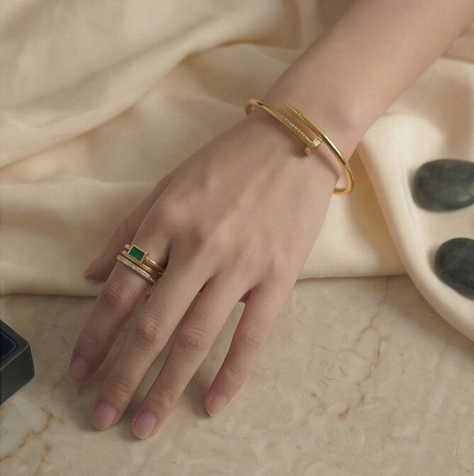 Emerald Glow Gold Ring